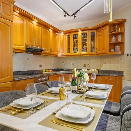 Diana Hall View Apartment Pula