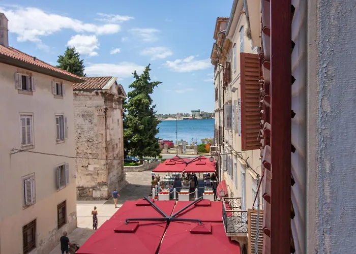 Diana Hall View アパート プーラ