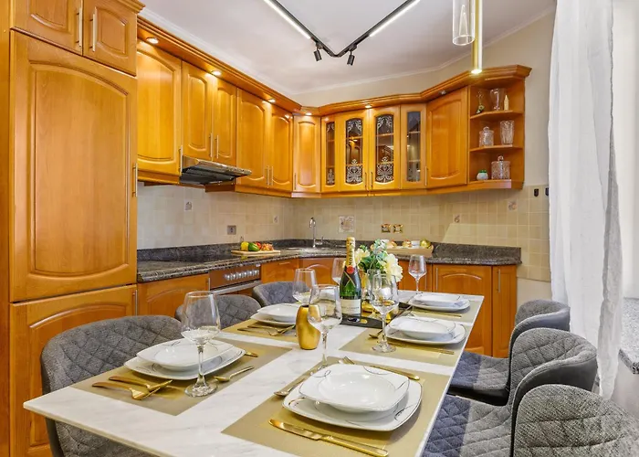 Diana Hall View アパート プーラ